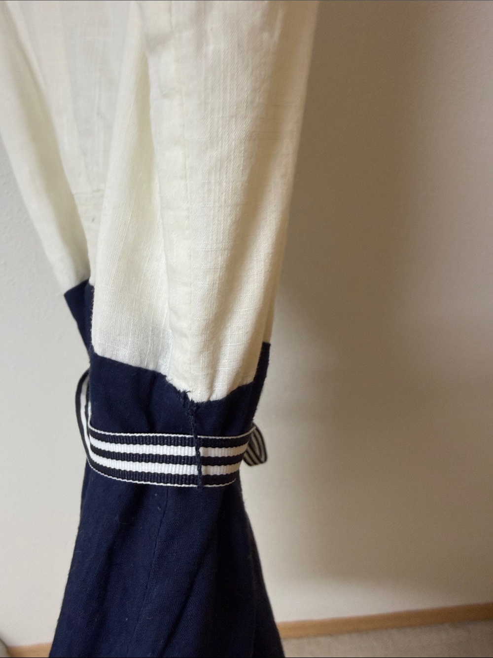 Maeve Sleeveless Two-Tone Cream and Navy Dress with Waist Tie women’s size 4 - Picture 4 of 6